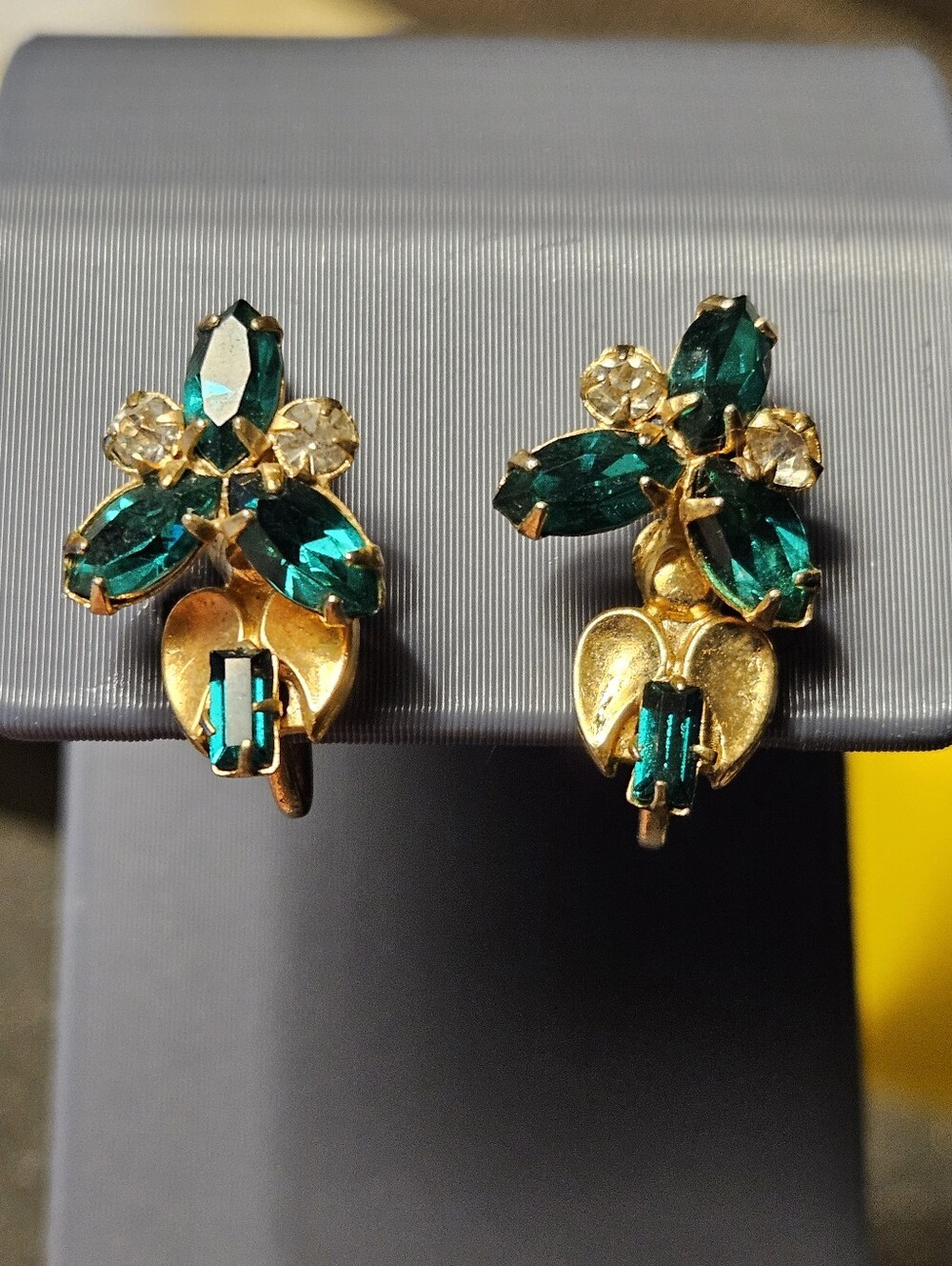 Gold-Tone Emerald Green Crystal Flower Clip-On Earrings Costume.